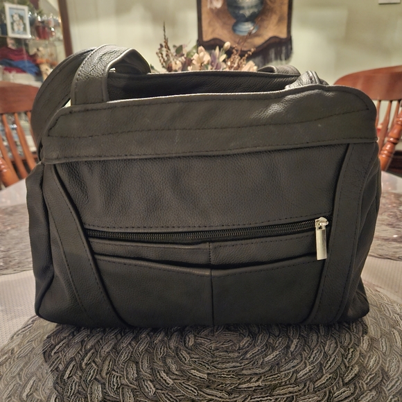 BIG PRICE DROP!!  Three Large Main Zippered Compartments Leather Handbag - Picture 12 of 12